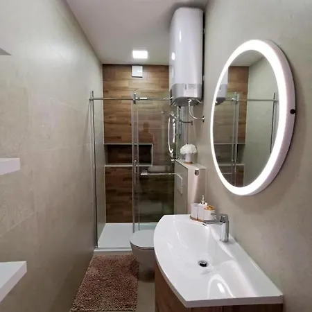 Luxury Black&white With Pool Apartament