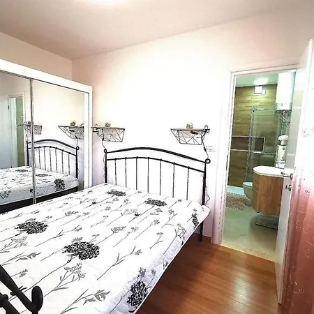 Luxury Black&white With Pool Apartament *