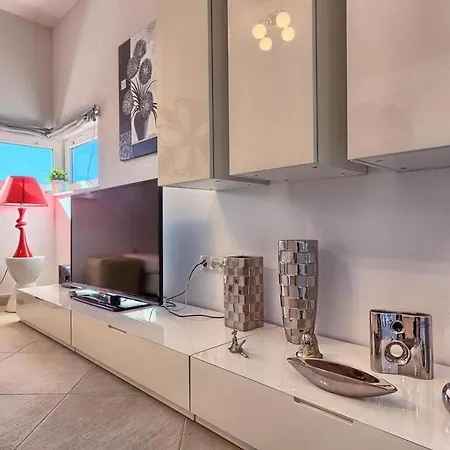 Luxury Black&white With Pool Apartament *