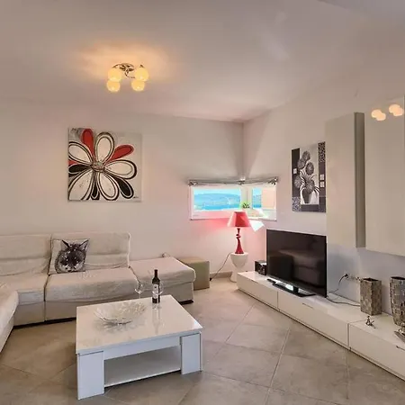 Apartament Luxury Black&white With Pool Trogir