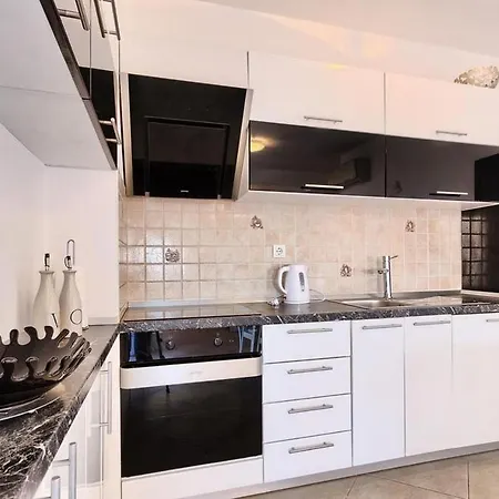 Apartament Luxury Black&white With Pool *