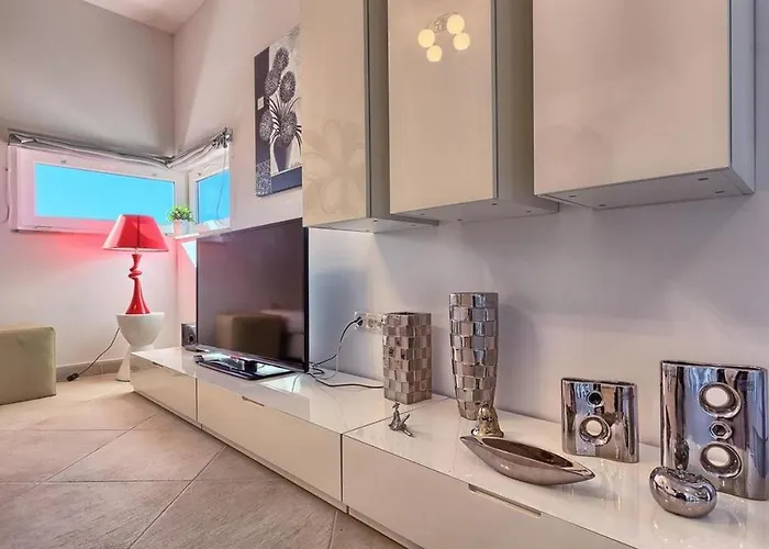 Luxury Black&white With Pool Apartmán *