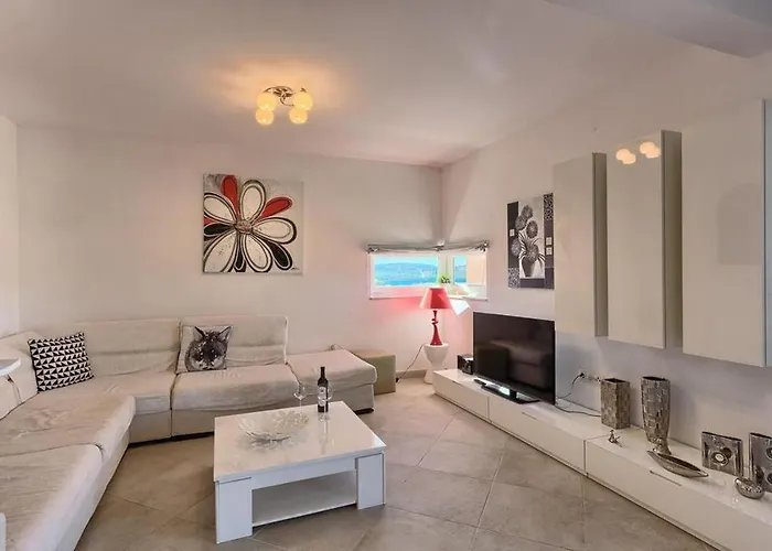 Apartmán Luxury Black&white With Pool Trogir