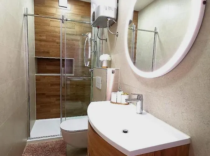 Luxury Black&white With Pool Apartmán