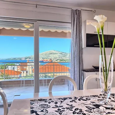 Lägenhet Luxury Black&white With Pool