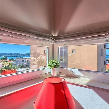 Luxury Black&white With Pool アパート トロギール