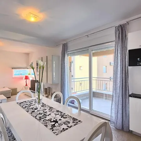 Luxury Black&white With Pool Lägenhet *