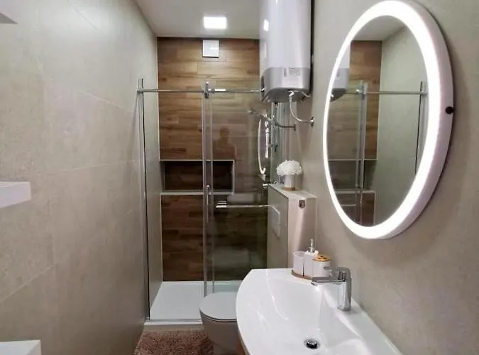 Luxury Black&white With Pool Appartement