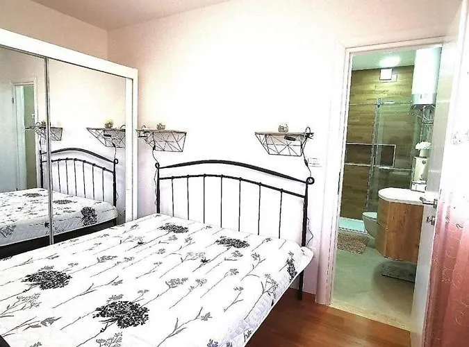 Luxury Black&white With Pool Appartement *