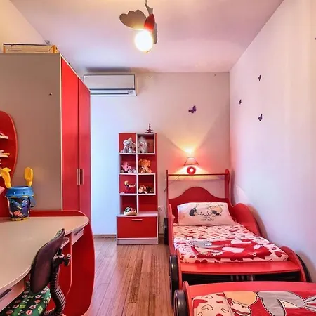 Апартаменти Luxury Black&white With Pool Трогір